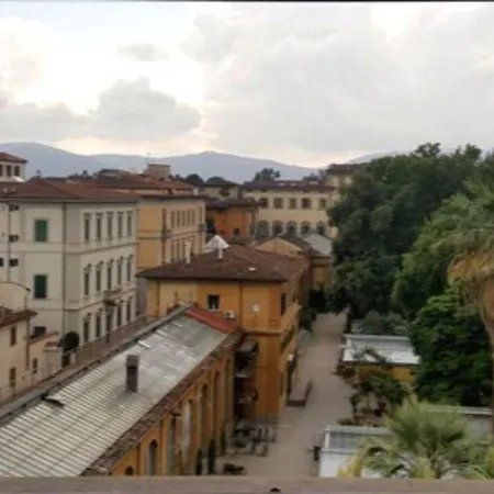 Flor In Bed & Breakfast 4*